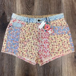 💐NWT💐 Farm Rio Anthropologie High Rise Patchwork Denim Shorts Size 32
